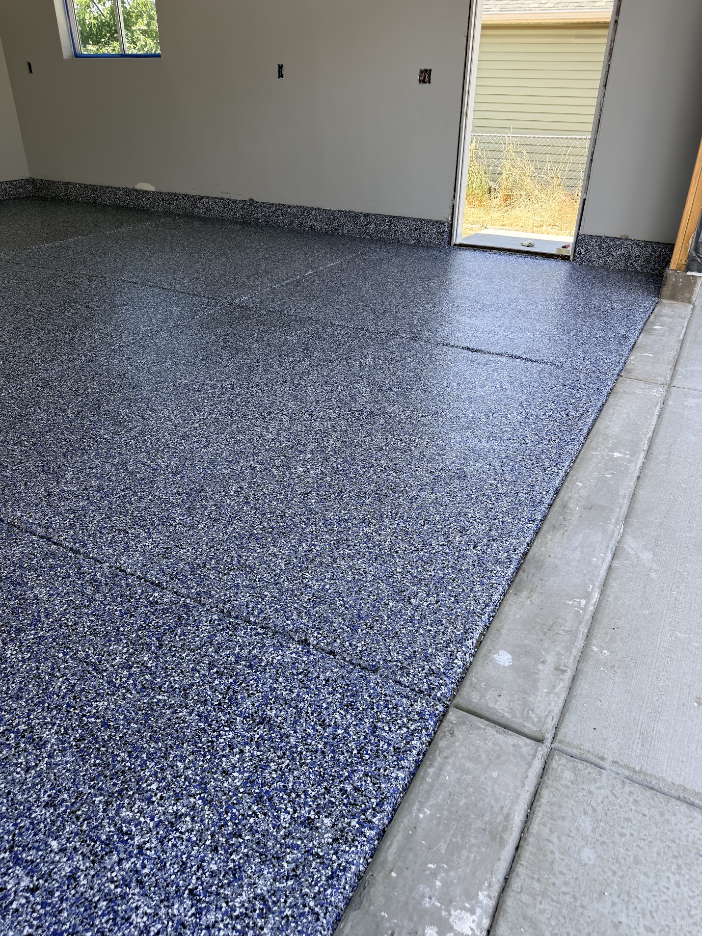Blue and white flake epoxy garage floor detail - Utah