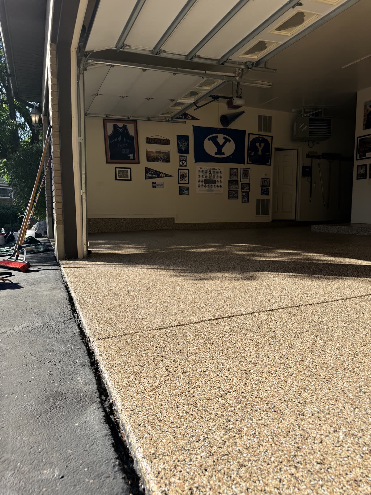 Tan and brown flake epoxy garage floor - Utah